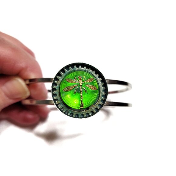 Czech Glass Green Dragonfly Button Silver Plated Bangle Bracelet NWT - Picture 2 of 2